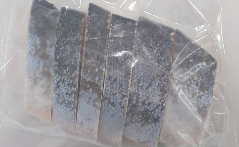 銀鮭 厚切り 銀鮭切り身パック 1kg 魚 鮭 切り身 厚切り ボリューミー チリ産 プレミアムグレード 焼き魚 煮魚 和食 パスタの具材 洋食 ジューシー 冷凍 長期保存 大田区 東京都
