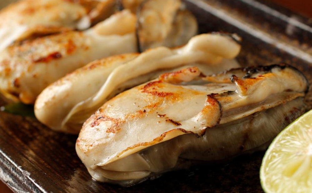 【バンブー グラッシィ 恵比寿店】【黒毛和牛OMAKASE】「うしの中山」フィレステーキ、生雲丹、焼き牡蠣など全8品＜2名様分＞（ぐるなびセレクション）