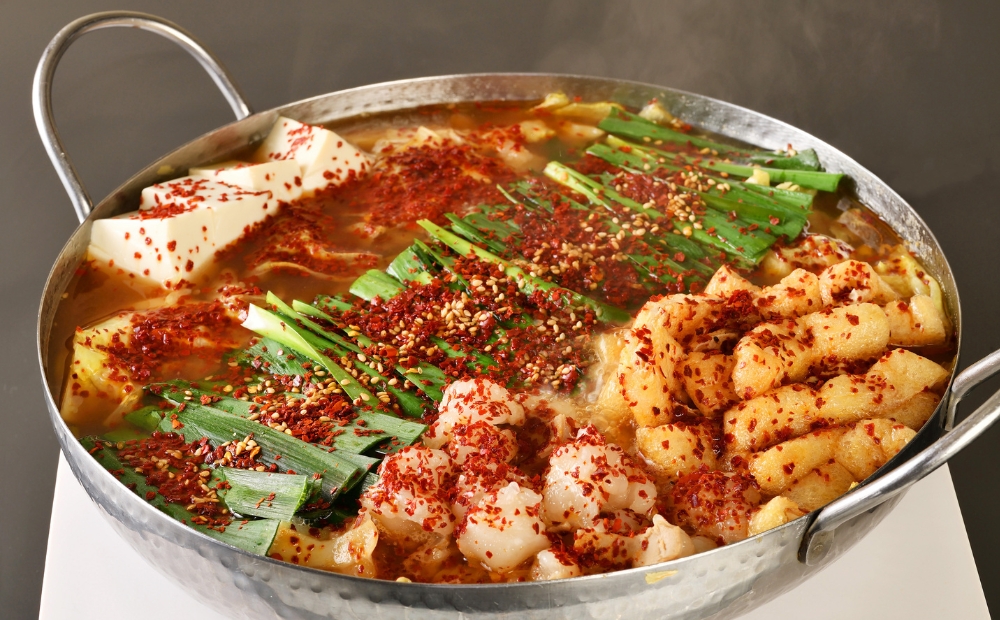 お汐井秘伝の和牛バリ辛かもつ鍋セット 2～3人前