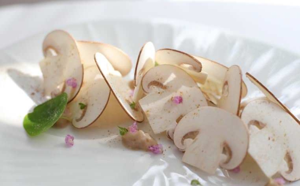 【AMOUR（アムール）】【土日限定】季節のペアランチコースお食事券＜2名様分＞（ぐるなびセレクション）