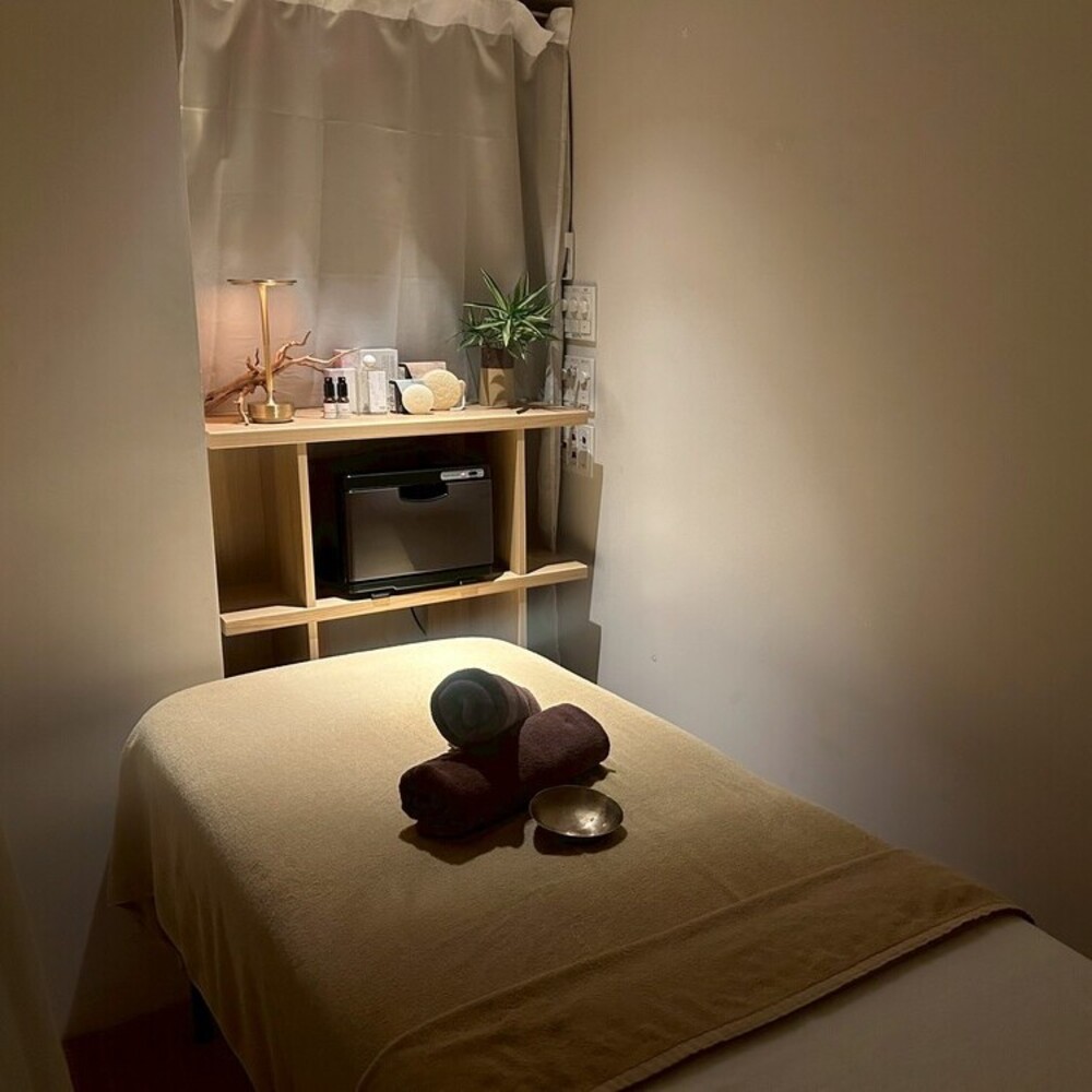 女性専用の個室サウナ【SaunaTherapy】おひとり様サウナ&アロマトリートメント利用「eチケット」[6回分] 【122008】