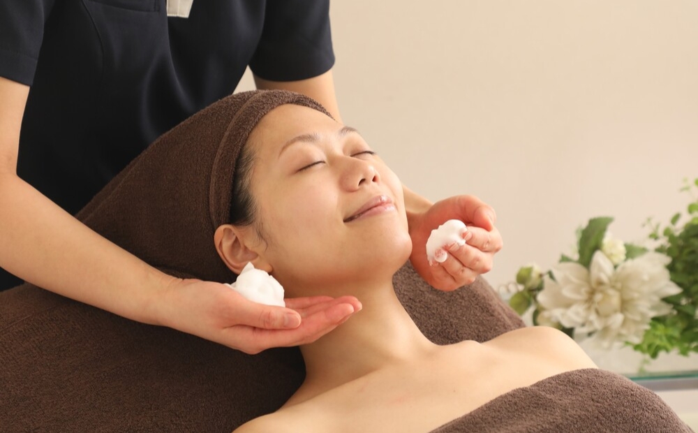 [アユアラングレース]【平日限定】男女可！表参道の一軒家サロンでリラクゼーションマッサージ（ボディorフェイシャル）60分1回