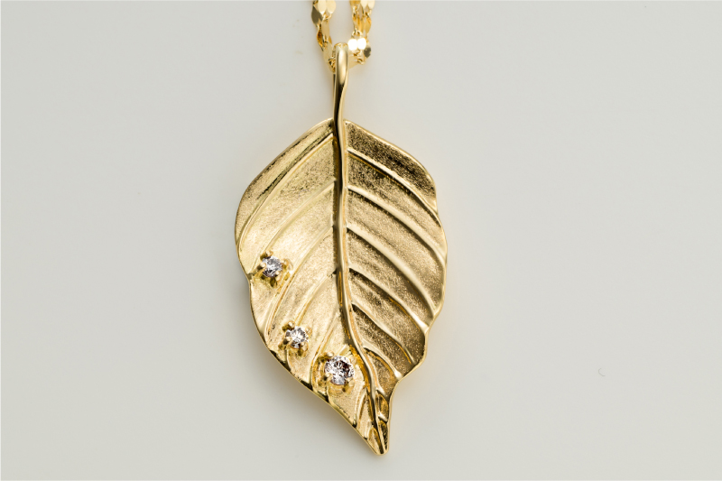 【府中ジュエリー】けやきゴールドペンダント　【 K18YG ダイヤモンド（D0.05ct）ゴールド ジュエリー  アクセサリー ペンダント プレゼント】