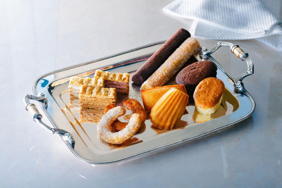 馬車道コレクション　28個入り（横浜馬車道ミルフイユ、幸せを呼ぶ馬車道馬蹄パイ、ガトー・スフレ、フィナンシェ、マドレーヌ、ガトー・オ・ガナッシュ、ガトー・ウィークエンド）