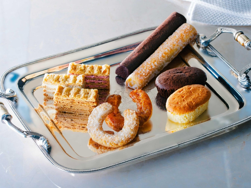 馬車道コレクション　17個入り（横浜馬車道ミルフィユ、幸せを呼ぶ馬車道馬蹄パイ、ガトー・スフレ、ガトー・オ・ガナッシュ、ガトー・ウィークエンド）