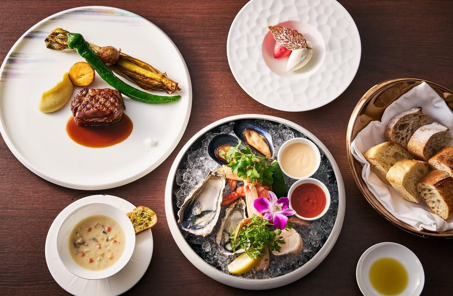 【ヒルトン横浜】料理長おすすめ。楽しい会食に最適！  シーフードとステーキを堪能できる乾杯ドリンク付きディナーコース（２名様分）