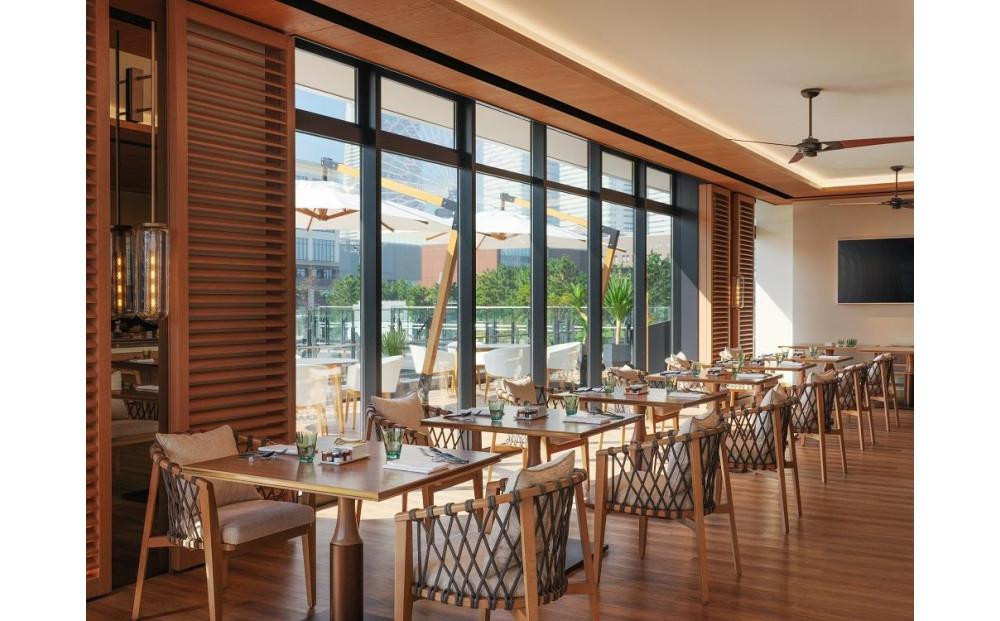 レストラン＆バー「Larboard（ラーボード）」アフタヌーンティーペアご利用券【インターコンチネンタル横浜Pier 8（ピアエイト）】