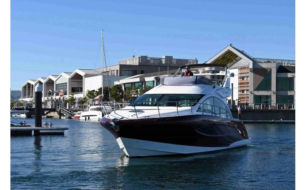 高級クルーザー貸し切り！ Yokohama Bay チャータークルーズ （３時間コース）