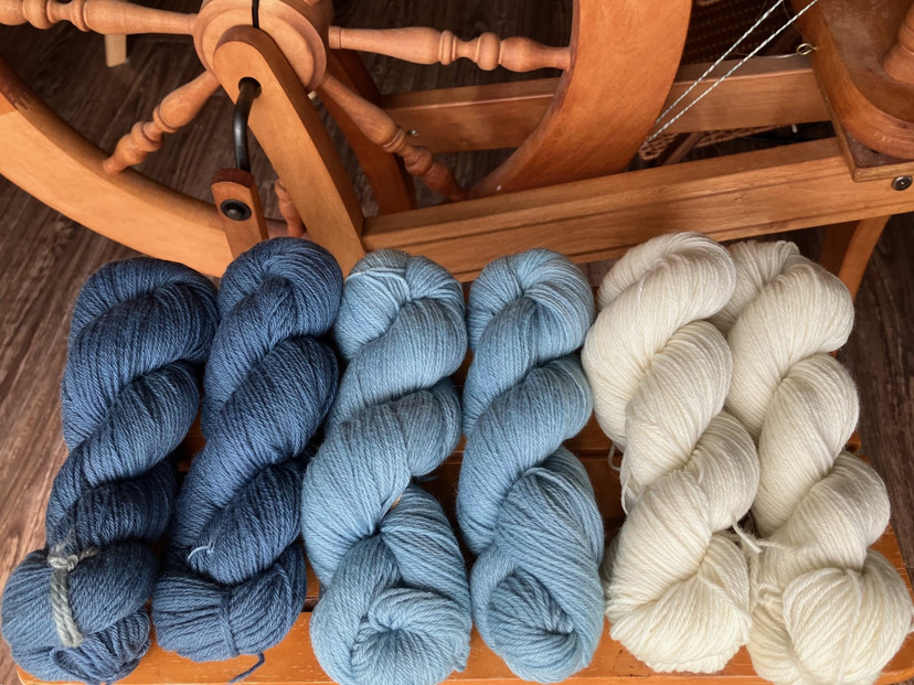 横浜藍毛糸セット 300g〔（Blue50g×2かせ、水色50g×2かせ、生成り50g×2かせ〕