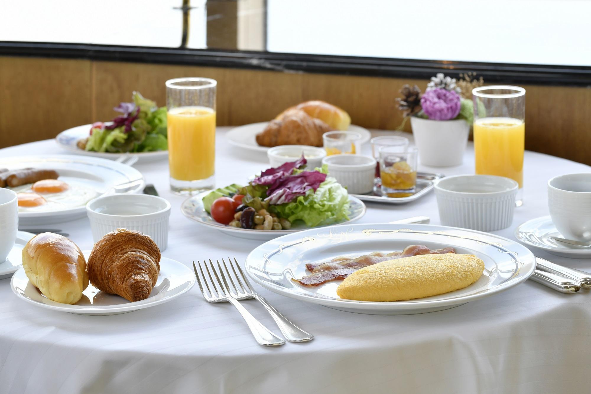 ホテルニューグランド グランドクラブフロア ツインルーム ペア宿泊券（1泊朝食付）｜人気 老舗 ホテル 最上級 絶景ビュー｜神奈川県 横浜市