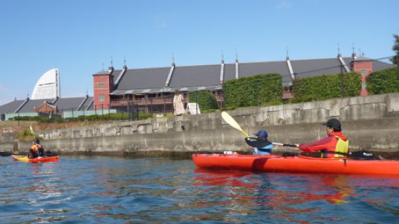 シーカヤック赤レンガミニツーリング（大人１名と小中学生のこども1名の計２名での乗船）