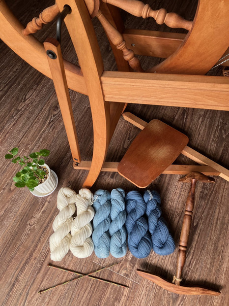 横浜藍毛糸セット 300g〔（Blue50g×2かせ、水色50g×2かせ、生成り50g×2かせ〕