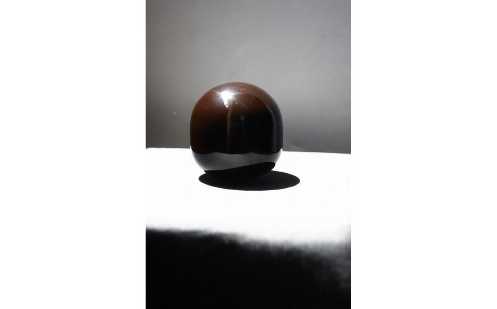 鉄彫刻家　飯田誠二作品　鉄本来の音を楽しむ楽器「Sei」（漆塗装タイプ）