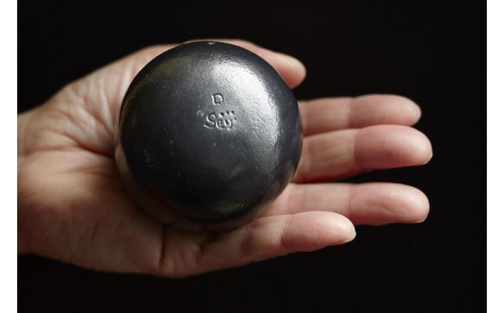 鉄彫刻家　飯田誠二作品　鉄本来の音を楽しむ楽器「Sei」（黒錆色タイプ）