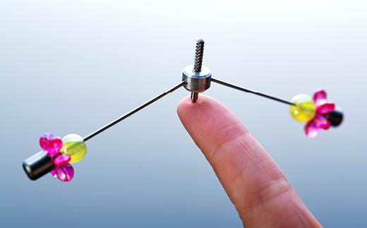 【かわさきマイスター考案】やじろべえゴマ（台先広いタイプ）