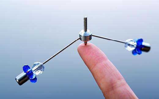 【かわさきマイスター考案】やじろべえゴマ（台先細いタイプ）