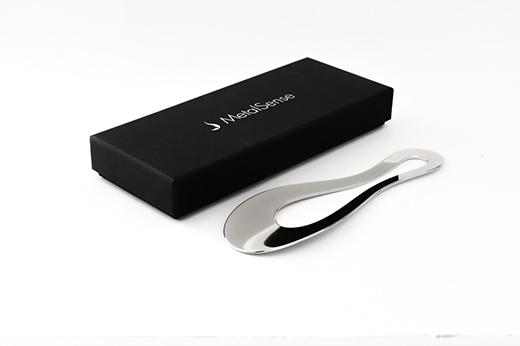 板金加工会社が製作する靴べら「メタルセンス　葉っぱA」