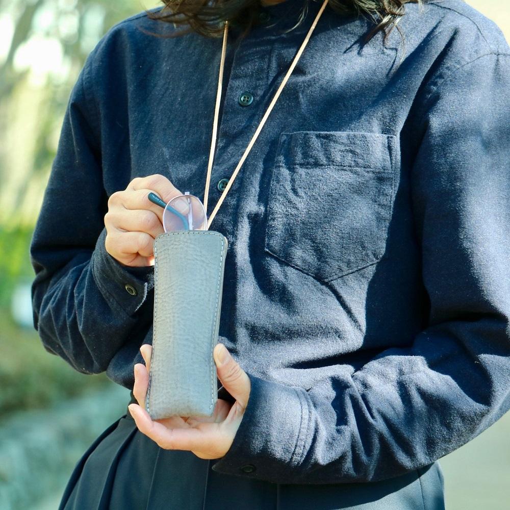 SKLO 首かけメガネケース(S)【Camel】