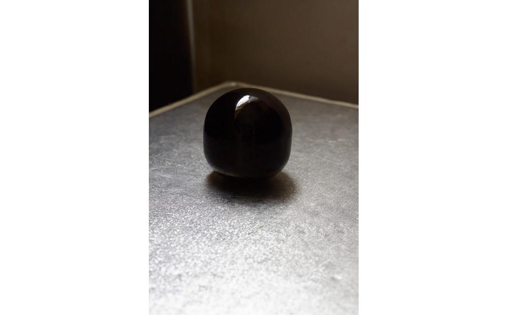 鉄彫刻家　飯田誠二作品　鉄本来の音を楽しむ楽器「Sei」（漆塗装タイプ）