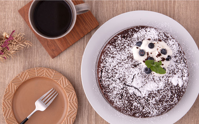 ガトーショコラ 6号サイズ 濃厚チョコレートケーキ 【パティスリーハダ】 [AKAM007]