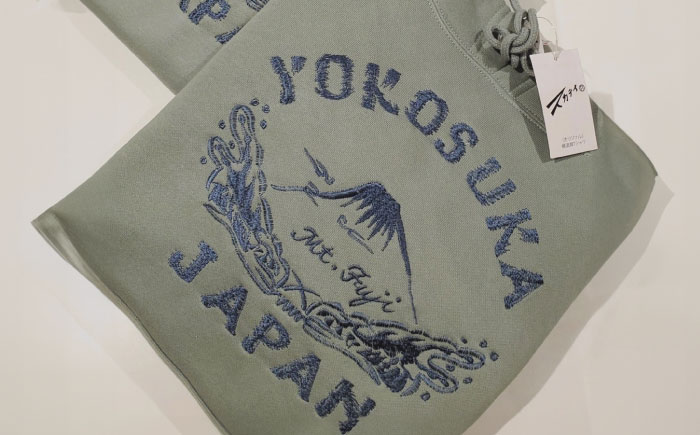 【Sサイズ】横須賀×富士山刺繍プルオーバーパーカー【有限会社エムシーハウス】 [AKAP021-1] Sサイズ