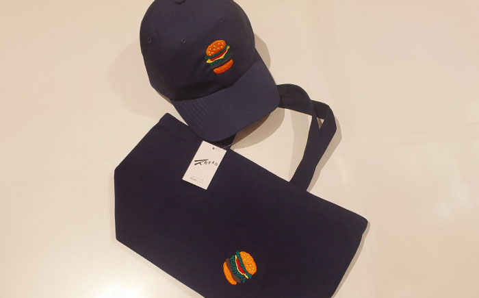 【数量限定30セット】ネイビーバーガー刺繍キャップ＆ネイビーバーガートートバッグ　【有限会社エムシーハウス】 [AKAP022]