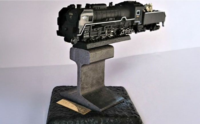 鉄道 軍港の街・横須賀の歴史につながる レール＆レール【横須賀商工会議所 おもてなしギフト事務局（株式会社イガエンジニアリングマテリアル）】 [AKDY001]