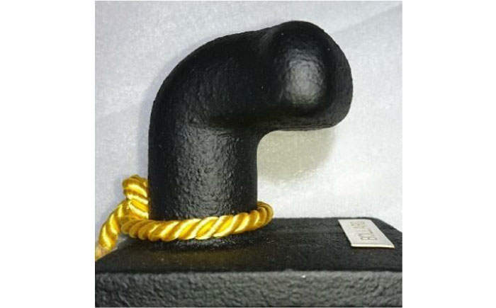 港のシンボル【YOKOSUKA】の刻印入り ミニボラード【横須賀商工会議所 おもてなしギフト事務局（株式会社イガエンジニアリングマテリアル）】 [AKDY003]