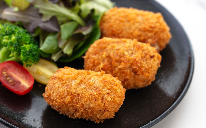 【全3回定期便】横須賀コロッケ 40個 1.8kg【有限会社丸伸商事】 [AKFH015]