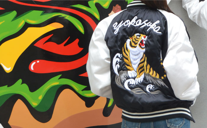 【数量限定5セット】 横振り刺繍スカジャン 虎 「Yokosuka」 刺繍あり 【ドブ板コーバスタジオ】 [AKAI006] 2L