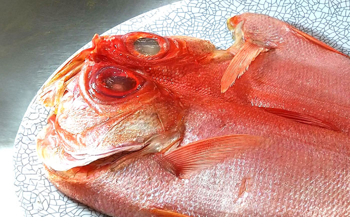 【全3回定期便】かながわブランド「三崎黒潮キンメ」鯛の特大干物 2枚入 約1400g セット【長井水産株式会社】 [AKAJ006]