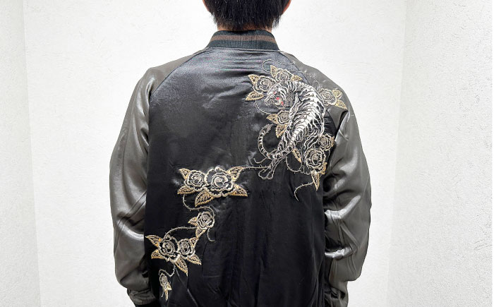 スカジャン 薔薇とレッドタイガー 刺繍　サイズはS・M・L・XL・XXL【有限会社エムシーハウス】 [AKAP013] Sサイズ