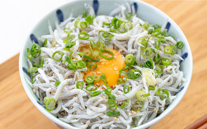 【全6回定期便】釜揚げしらす 900g（150ｇ×6パック）【かねしち丸水産】 [AKFL004]