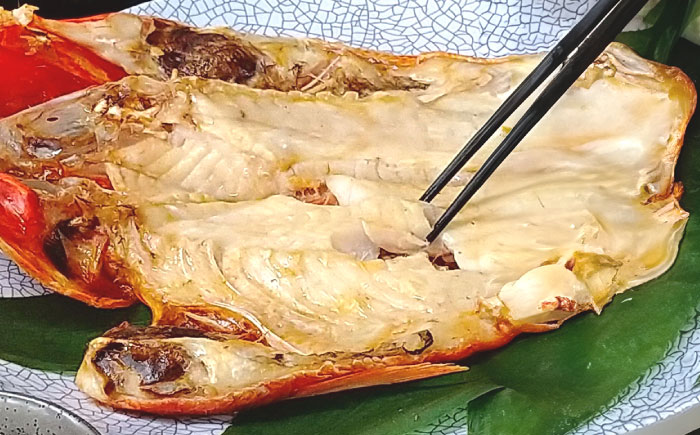 【全6回定期便】かながわブランド「三崎黒潮キンメ」鯛の特大干物 2枚入 約1400g セット【長井水産株式会社】 [AKAJ007]