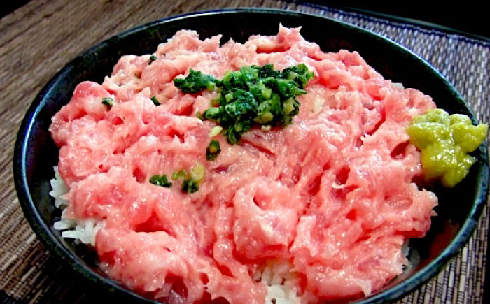 【全3回定期便】天然 まぐろ ねぎとろ 約1kg（約250g×4パック）【横須賀商工会議所 おもてなしギフト事務局（本まぐろ直売所 横須賀本店）】 [AKAK044]