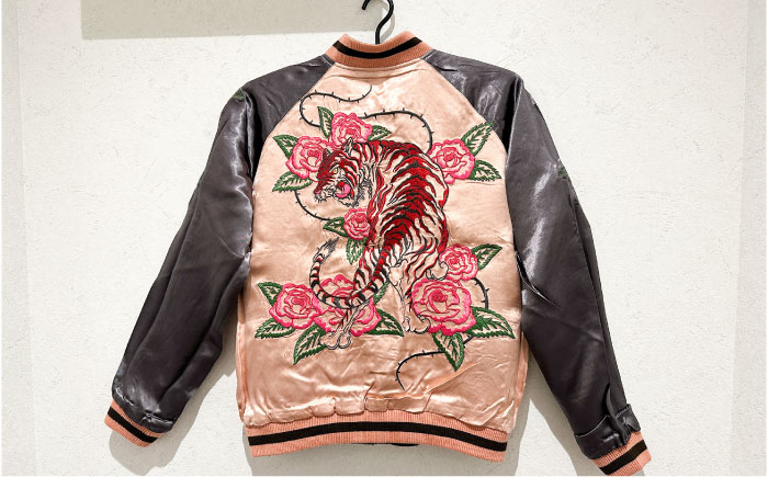 スカジャン 薔薇とレッドタイガー 刺繍　サイズはS・M・L・XL・XXL【有限会社エムシーハウス】 [AKAP013] Sサイズ