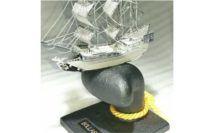 港のシンボル【YOKOSUKA】の刻印入り ミニボラード【横須賀商工会議所 おもてなしギフト事務局（株式会社イガエンジニアリングマテリアル）】 [AKDY003]