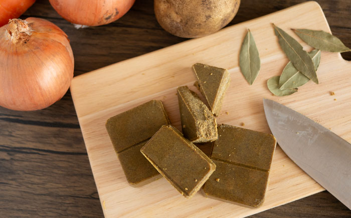 よこすか海軍カレールウ 150g×30個・よこすか海軍カレーラーメン 94.5g（めん80g）×30個 セット【横須賀商工会議所 おもてなしギフト事務局（株式会社ヤチヨ）】 [AKDZ006]