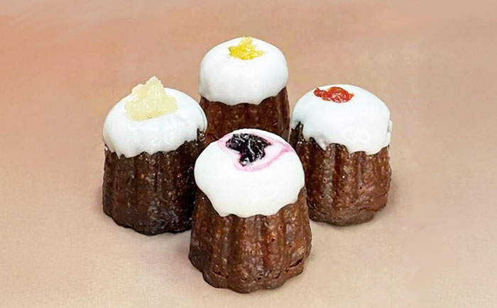 コンテスト受賞作品 カヌレセット4個入（ブルーベリーカヌレ1個 夏みかんカヌレ1個 トマトカヌレ1個 大根カヌレ1個） 【パティスリーハダ】 [AKAM011]