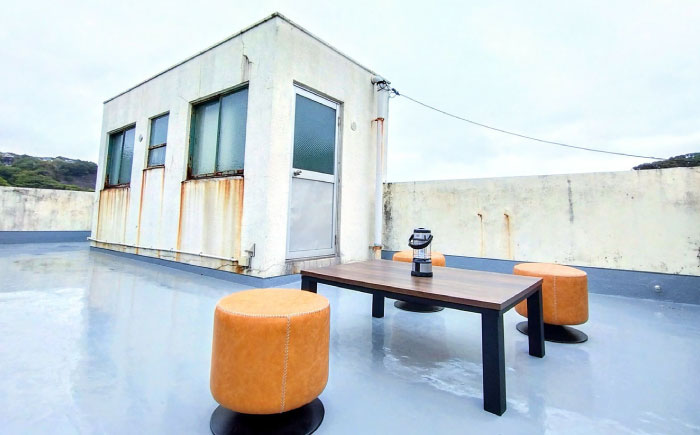 浦賀 「酒と宿と不動産-yado-」 宿泊クーポン 5,000円分 《囲炉裏＆屋上付き！》【株式会社RE&H】 [AKFE001]