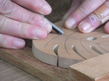 鎌倉彫(講習&体験)　モンステラを彫って塗ってみる