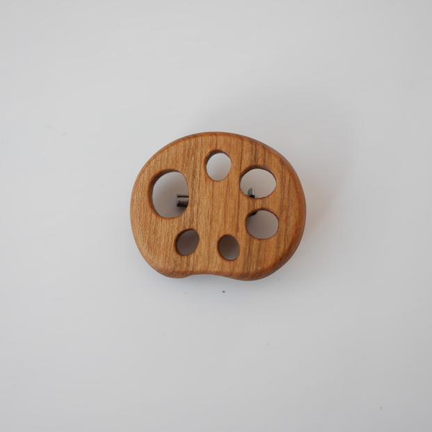 蓮根のブローチ