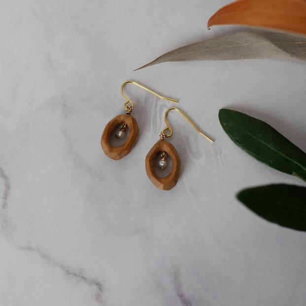 リングピアス【幅：約1cm、縦：約1.8cm】