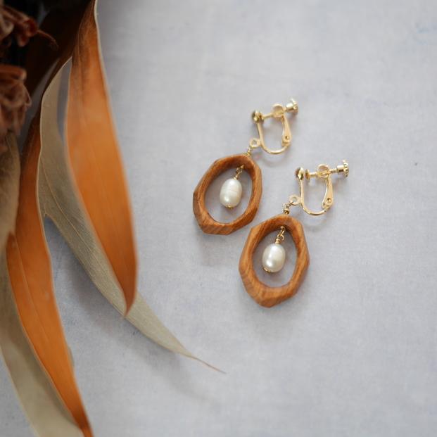 リングイヤリング【幅：1.8cm、縦：2.5cm】