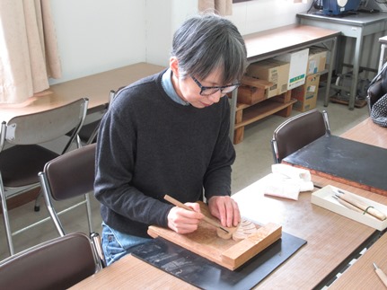 鎌倉彫(講習&体験)　モンステラを彫って塗ってみる