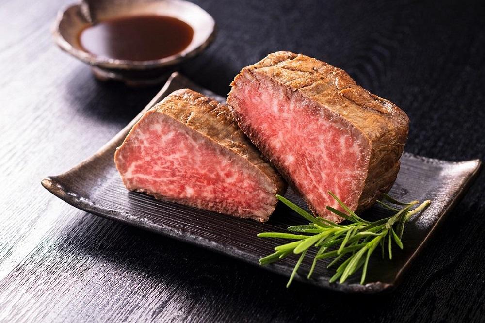 黒毛和牛ヒレローストビーフ　300g ｜ ローストビーフ 肉 お肉 牛肉 和牛 人気 有名 おすすめ ソース ギフト 黒毛和牛 ヒレ 高級 国産牛 柔らかい 肉料理 贈答 ギフト お取り寄せ 送料無料 鎌倉 神奈川