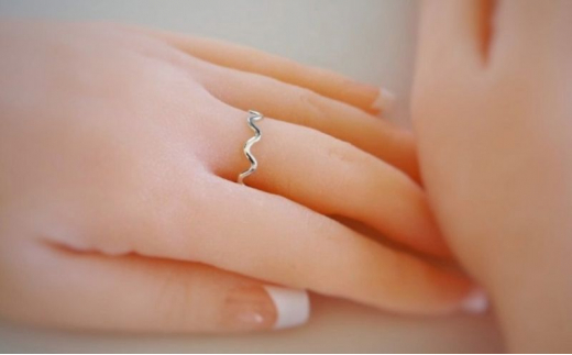 シルバーリング アクセサリー ウェーブ リング 選べるサイズ 指輪  ジュエリー シルバー リング レディース メンズ シンプル 一点もの 華奢リング ピンキーリング  SILVER おしゃれ プレゼント ギフト 贈り物 シルバー950 10000円 FABBRICA OSAWA 神奈川 湘南 藤沢