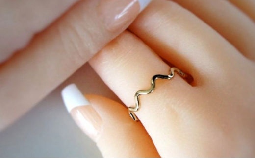 K14GF アクセサリー リング ゴールド ウェーブ リング 選べるサイズ 指輪 アクセサリー ジュエリー K14 ゴールドフィルド リング レディース メンズ ペア シンプル 一点もの 華奢リング ピンキーリング ペアリング かわいい おしゃれ プレゼント ギフト 贈り物 10000円 FABBRICA OSAWA 神奈川 湘南 藤沢