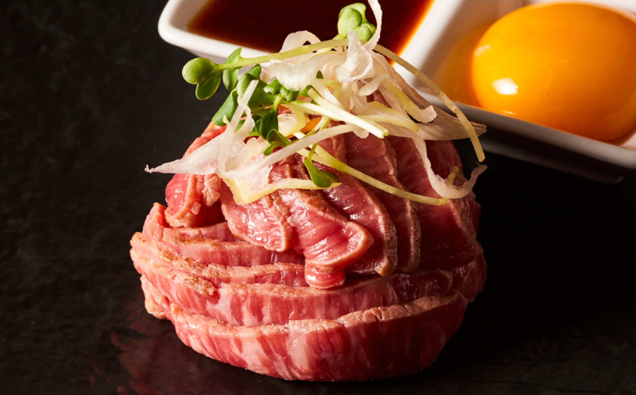 黒毛和牛 タタキ 400g 以上 小分け 牛肉 肉 にく niku 牛 beef ぎゅうにく 黒毛 和牛 わぎゅう たたき ロースト ビーフ レア 贅沢 やわらかい プロ 老舗 ローストビーフ ステーキ 店 おすすめ 人気 冷凍 おかず おせち クリスマス パーティー ギフト 家庭用 プラスミー合同会社 神奈川 湘南 藤沢