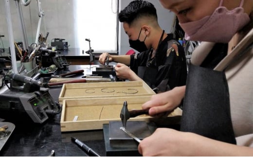 彫金 シルバー 槌目バングル 制作 体験 コース 2名 初心者 指輪 湘南 江の島